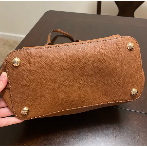 Michael Kors Tan Tote Shoulder Bag with Front Phone Pocket - Picture 6 of 7